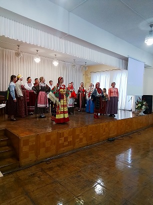 студенты колледжа на сцене6